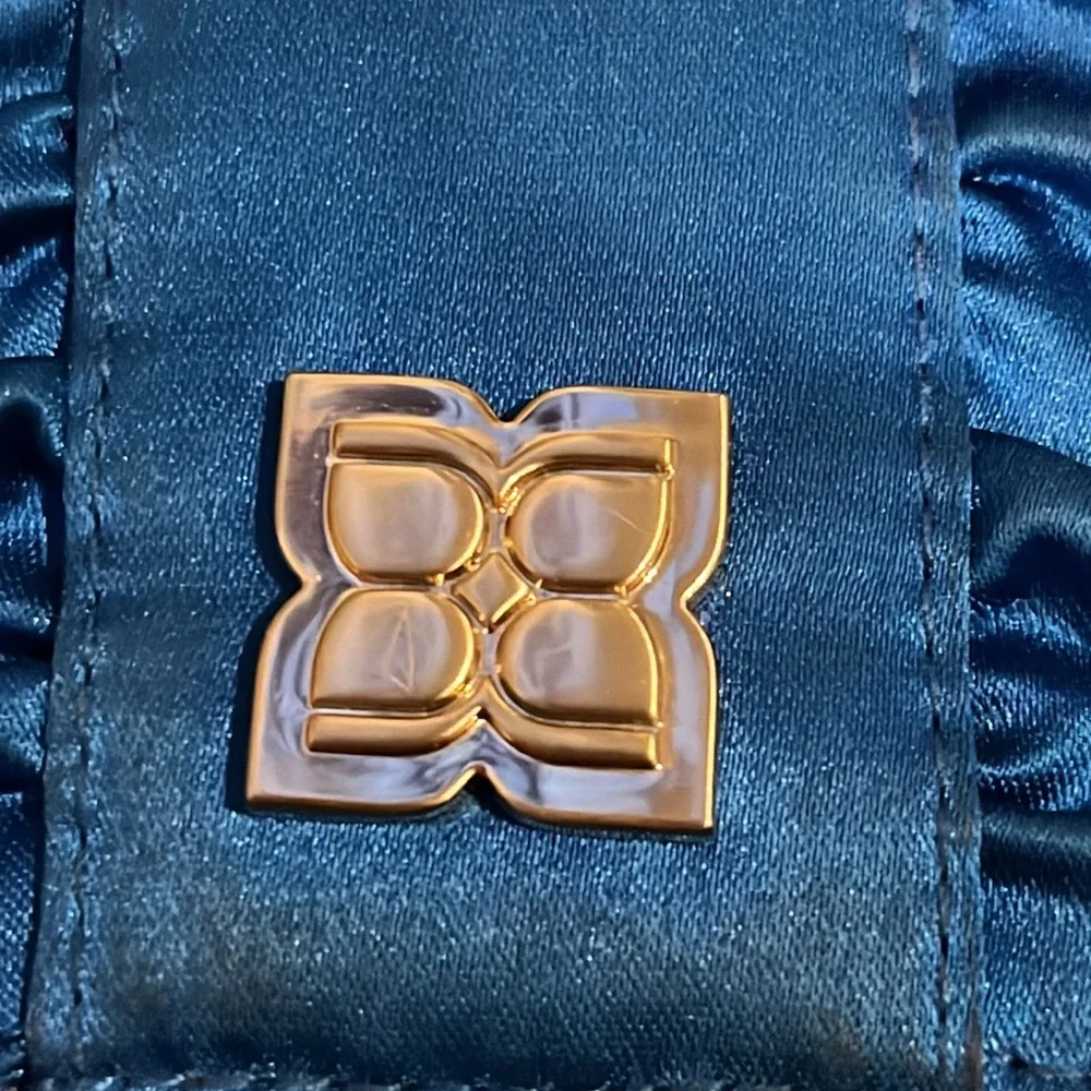 NWOT BCBG royal blue small clutch
